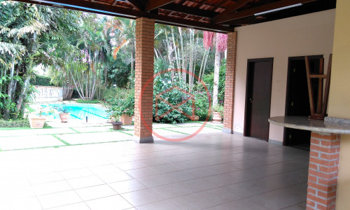 Chácara em Condomínio Fechado antes do centro! Interior de SP