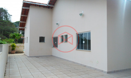 Chácara em Ibiuna antes do centro!! Interior de SP