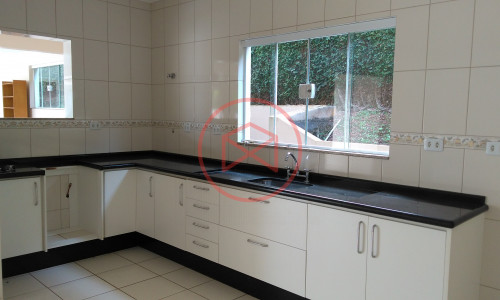 Chácara em Ibiuna antes do centro!! Interior de SP