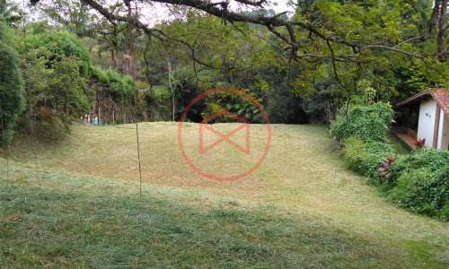 Lote em Condomínio Fechado de Alto Padrão, Antes do Centro!