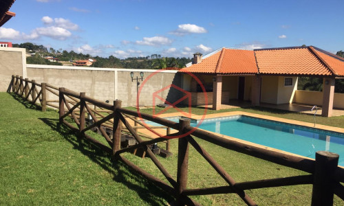 Chácara em Condomínio Fechado, Antes do Centro! Interior de SP