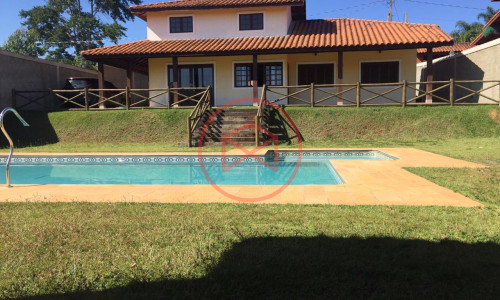 Chácara em Condomínio Fechado, Antes do Centro! Interior de SP