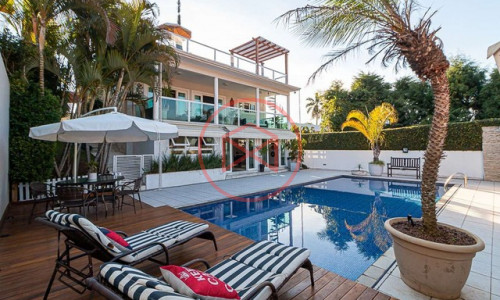 Casa de Campo em Condomínio Fechado de Alto Padrão. Interior de SP