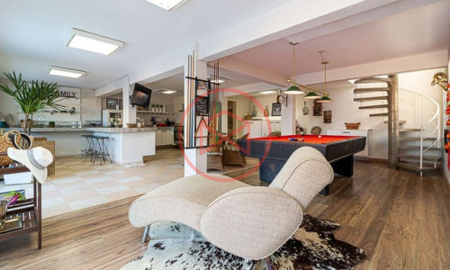 Casa de Campo em Condomínio Fechado de Alto Padrão. Interior de SP