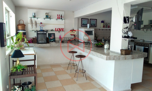 Casa de Campo em Condomínio Fechado de Alto Padrão. Interior de SP