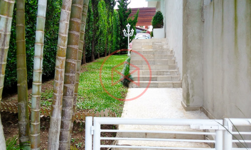 Casa de Campo em Condomínio Fechado de Alto Padrão. Interior de SP