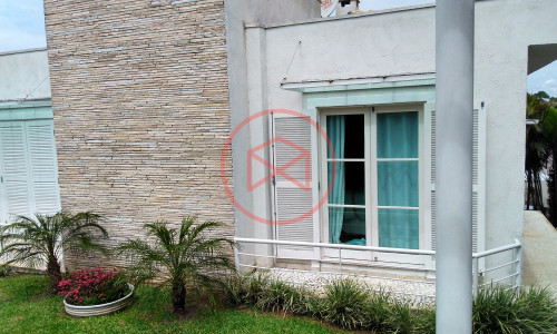 Casa de Campo em Condomínio Fechado de Alto Padrão. Interior de SP