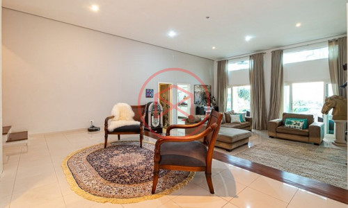 Casa de Campo em Condomínio Fechado de Alto Padrão. Interior de SP