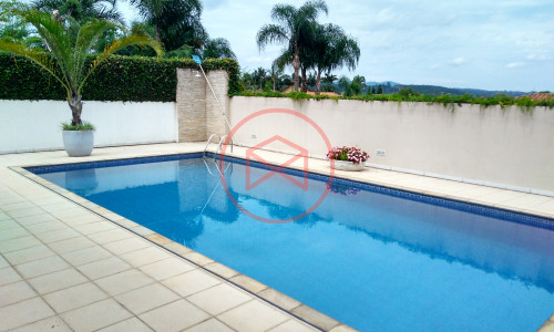 Casa de Campo em Condomínio Fechado de Alto Padrão. Interior de SP