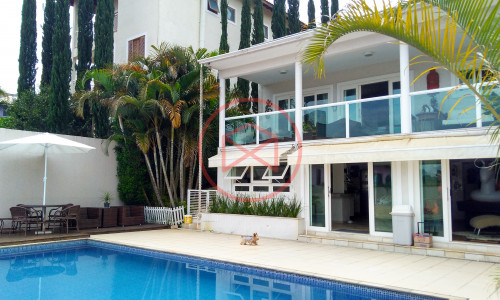 Casa de Campo em Condomínio Fechado de Alto Padrão. Interior de SP