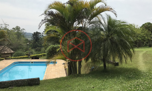 Chácara em Ibiúna antes do centro!!