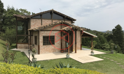 Chácara em Ibiúna antes do centro!!