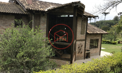 Chácara em Ibiúna antes do centro!!