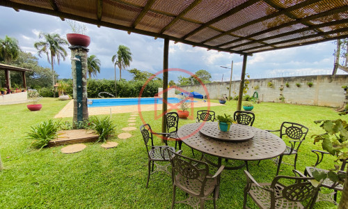 Chácara em Condomínio Fechado Antes do Centro!! Interior de SP