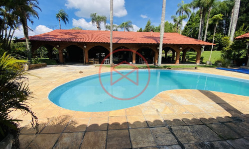 Chácara em Condomínio Fechado de Alto Padrão ante do Centro de Ibiúna.