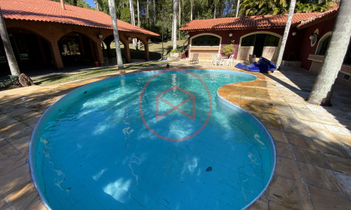 Chácara em Condomínio Fechado de Alto Padrão ante do Centro de Ibiúna.