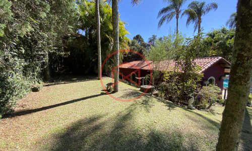 Chácara em Condomínio Fechado de Alto Padrão ante do Centro de Ibiúna.