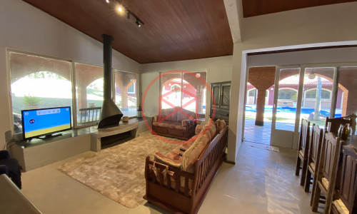 Chácara em Condomínio Fechado de Alto Padrão ante do Centro de Ibiúna.