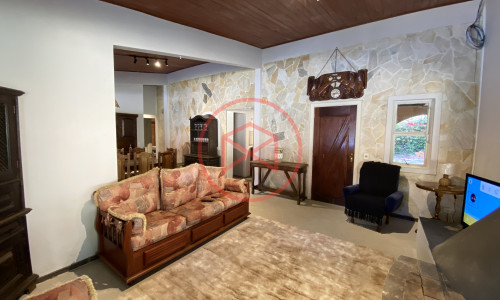 Chácara em Condomínio Fechado de Alto Padrão ante do Centro de Ibiúna.