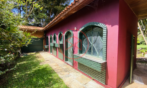 Chácara em Condomínio Fechado de Alto Padrão ante do Centro de Ibiúna.