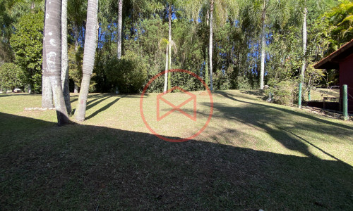 Chácara em Condomínio Fechado de Alto Padrão ante do Centro de Ibiúna.