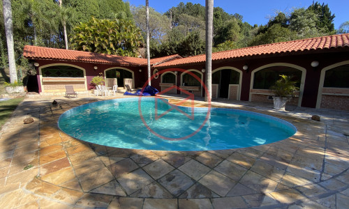 Chácara em Condomínio Fechado de Alto Padrão ante do Centro de Ibiúna.