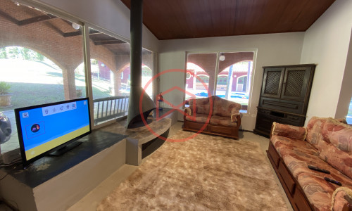 Chácara em Condomínio Fechado de Alto Padrão ante do Centro de Ibiúna.