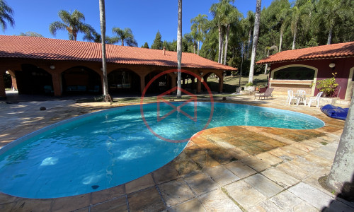 Chácara em Condomínio Fechado de Alto Padrão ante do Centro de Ibiúna.