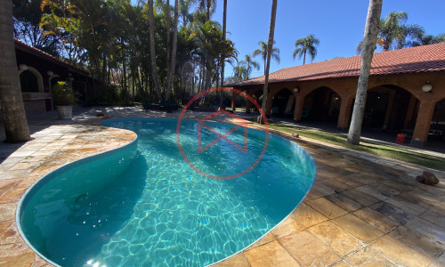 Chácara em Condomínio Fechado de Alto Padrão ante do Centro de Ibiúna.