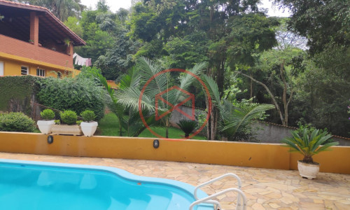 Chácara em Condomínio próximo ao Centro de Ibiúna! Interior de SP