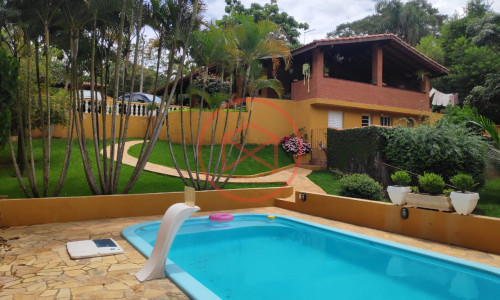 Chácara em Condomínio próximo ao Centro de Ibiúna! Interior de SP