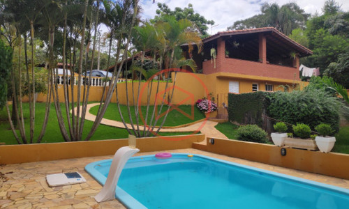 Chácara em Condomínio próximo ao Centro de Ibiúna! Interior de SP