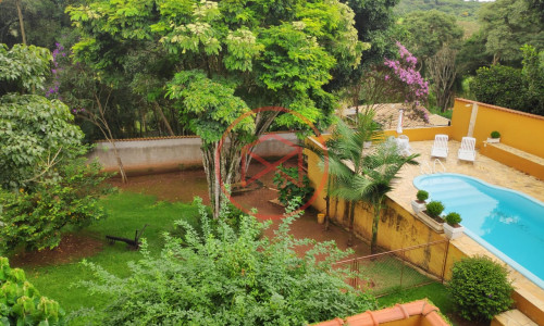 Chácara em Condomínio próximo ao Centro de Ibiúna! Interior de SP