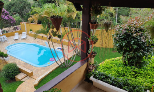 Chácara em Condomínio próximo ao Centro de Ibiúna! Interior de SP