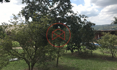 Chácara Antes do Centro de Ibiúna. Interior de SP