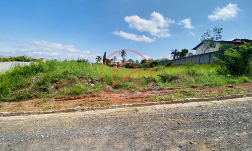 Terremo Plano em Loteamento Fechado Antes do Centro de Ibiúna!!