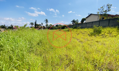 Terremo Plano em Loteamento Fechado Antes do Centro de Ibiúna!!