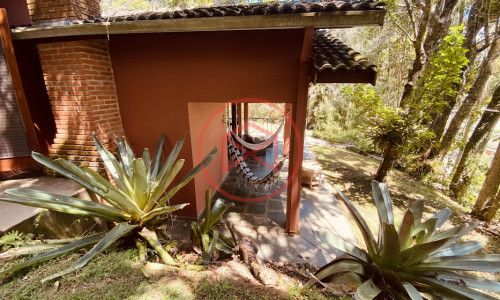 Chácara em Condomínio Fechado de Alto Padrão com acesso a Represa!!