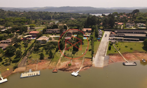 Chácara em Condomínio Fechado de Alto Padrão com acesso a Represa!!