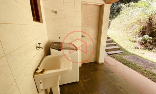 Chácara em Condomínio Fechado de Alto Padrão com acesso a Represa!!