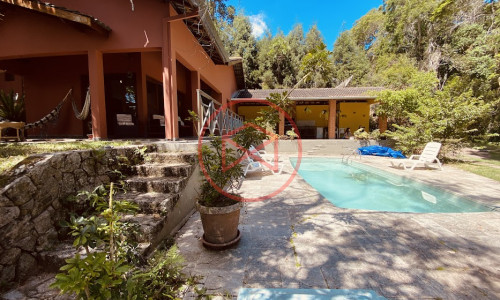 Chácara em Condomínio Fechado de Alto Padrão com acesso a Represa!!