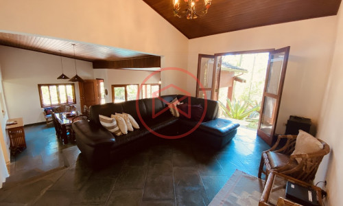 Chácara em Condomínio Fechado de Alto Padrão com acesso a Represa!!