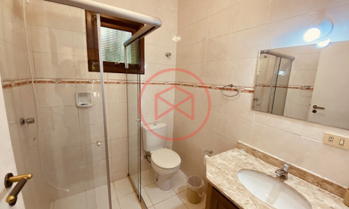 Chácara em Condomínio Fechado de Alto Padrão com acesso a Represa!!