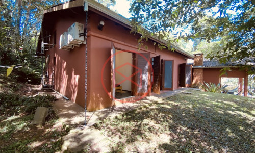 Chácara em Condomínio Fechado de Alto Padrão com acesso a Represa!!