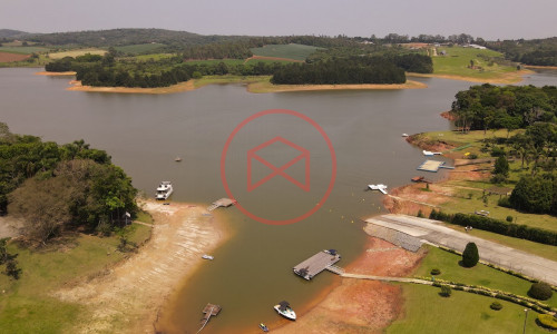 Chácara em Condomínio Fechado de Alto Padrão com acesso a Represa!!