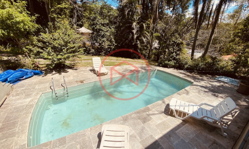 Chácara em Condomínio Fechado de Alto Padrão com acesso a Represa!!