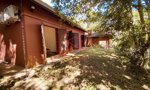 Chácara em Condomínio Fechado de Alto Padrão com acesso a Represa!!