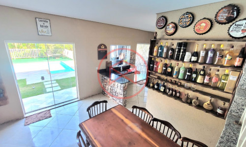 Casa com piscina em Condomínio Antes do Centro!!