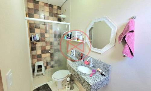 Casa com piscina em Condomínio Antes do Centro!!