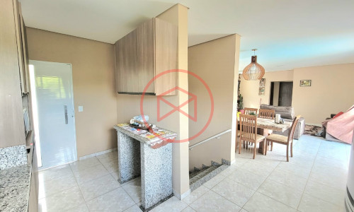 Casa com piscina em Condomínio Antes do Centro!!